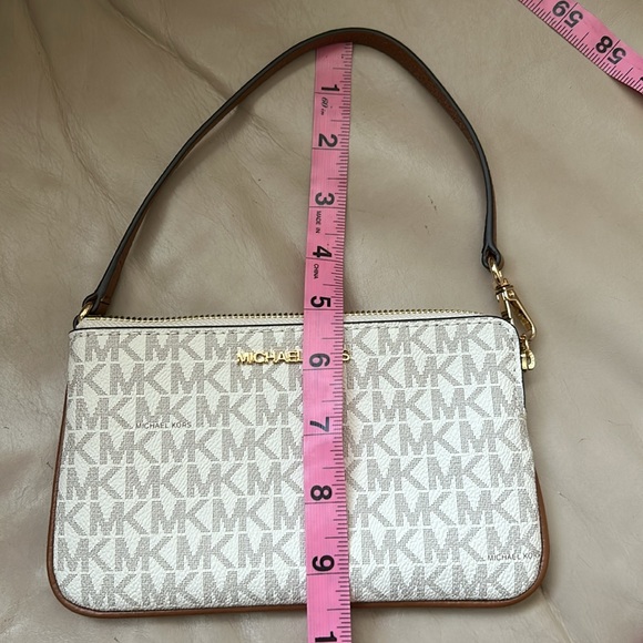 MICHAEL KORS wristlet or clutch - Picture 14 of 14